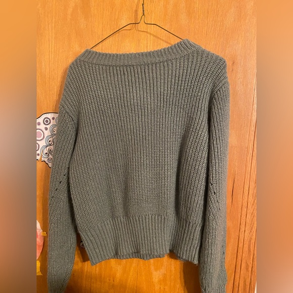 Selling a cute Kendall & Kylie sweater! - Picture 3 of 3